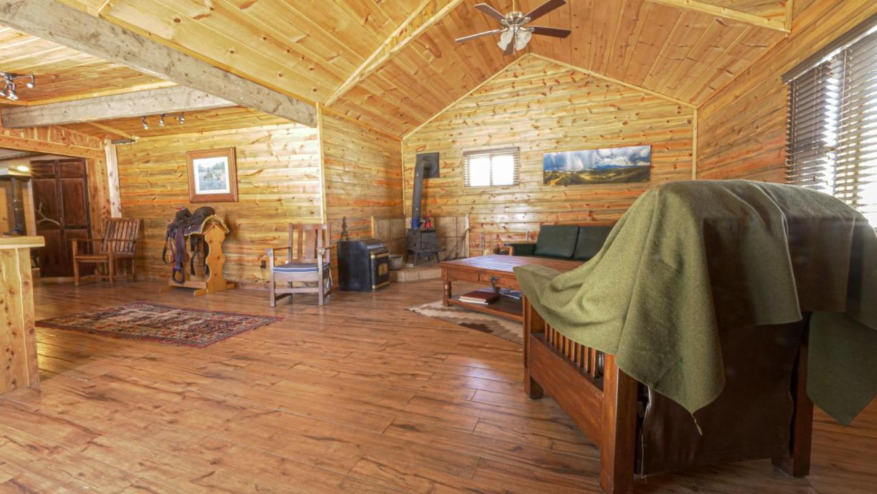 Aubin Sky Lodging At The Yl Ranch Savery Kültér fotó